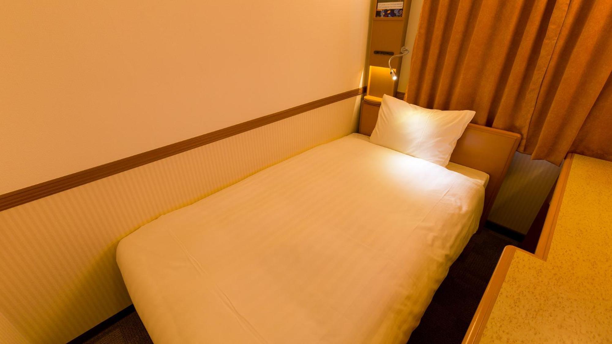 Toyoko Inn Tokyo Shinagawa Aomono-Yokocho-Eki Szoba fotó
