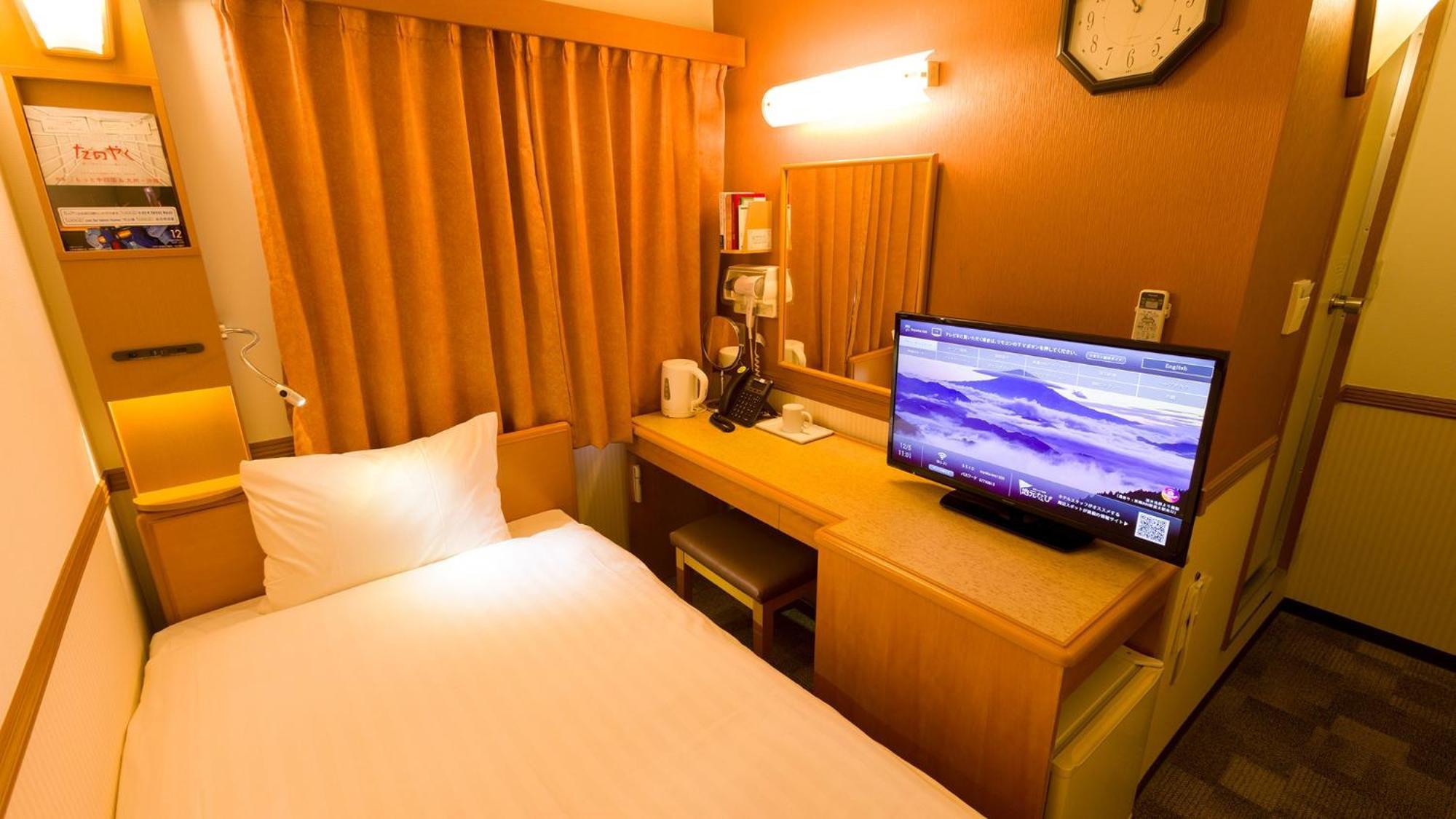 Toyoko Inn Tokyo Shinagawa Aomono-Yokocho-Eki Szoba fotó